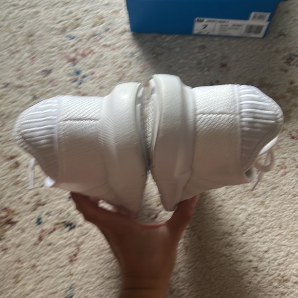 Adidas Swift Run 🤍 SZ 7 Big Kid - Picture 8 of 13